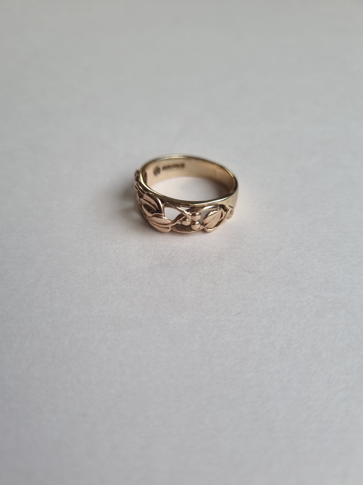 
                
                    Load image into Gallery viewer, Original Clogau Tree of Life ring in 9kt gold
                
            