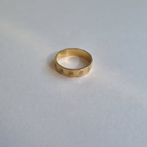 9kt gold star-engraved band ring