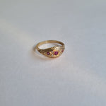 Vintage 9kt gold ruby and pearl engraved detailed ring