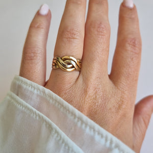 18kt gold wavy puzzle ring