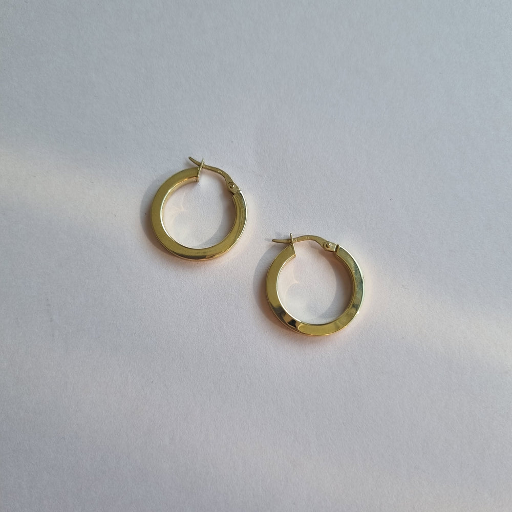 Round blocky smooth hoop earrings in 9kt gold