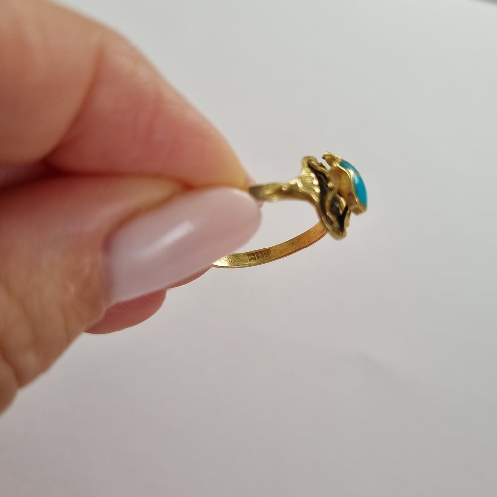 
                
                    Load image into Gallery viewer, Unique 18kt gold scarab with turquoise
                
            