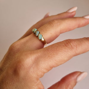 
                
                    Load image into Gallery viewer, Wavy opal band ring in 9kt gold
                
            