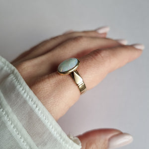 
                
                    Load image into Gallery viewer, Stunning antique oval opal 18kt gold ring
                
            