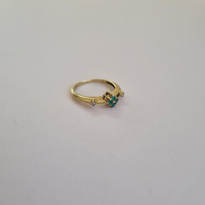 9kt emerald and diamond flower ring