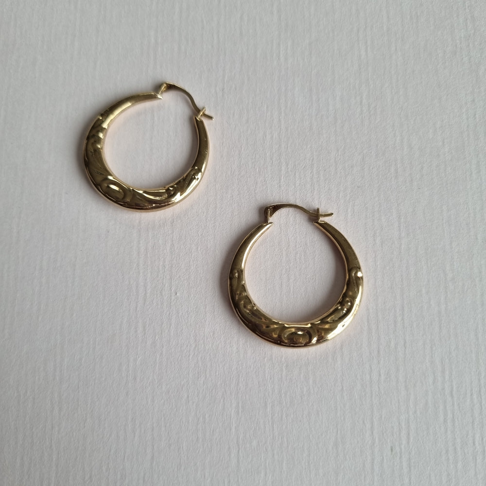 
                
                    Load image into Gallery viewer, Round patterened hoop earrings in 9kt gold
                
            