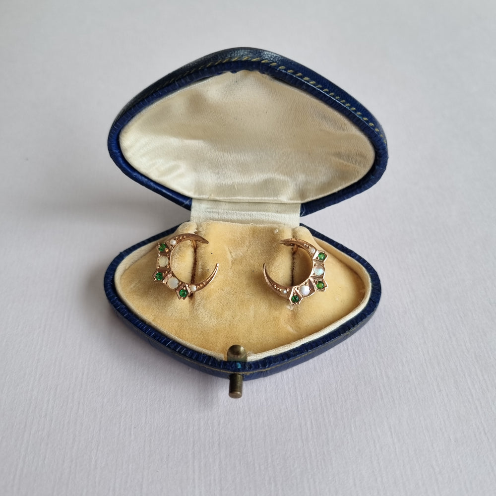 
                
                    Load image into Gallery viewer, Half moon emerald and mother of pearl antique earrings in 14kt gold
                
            
