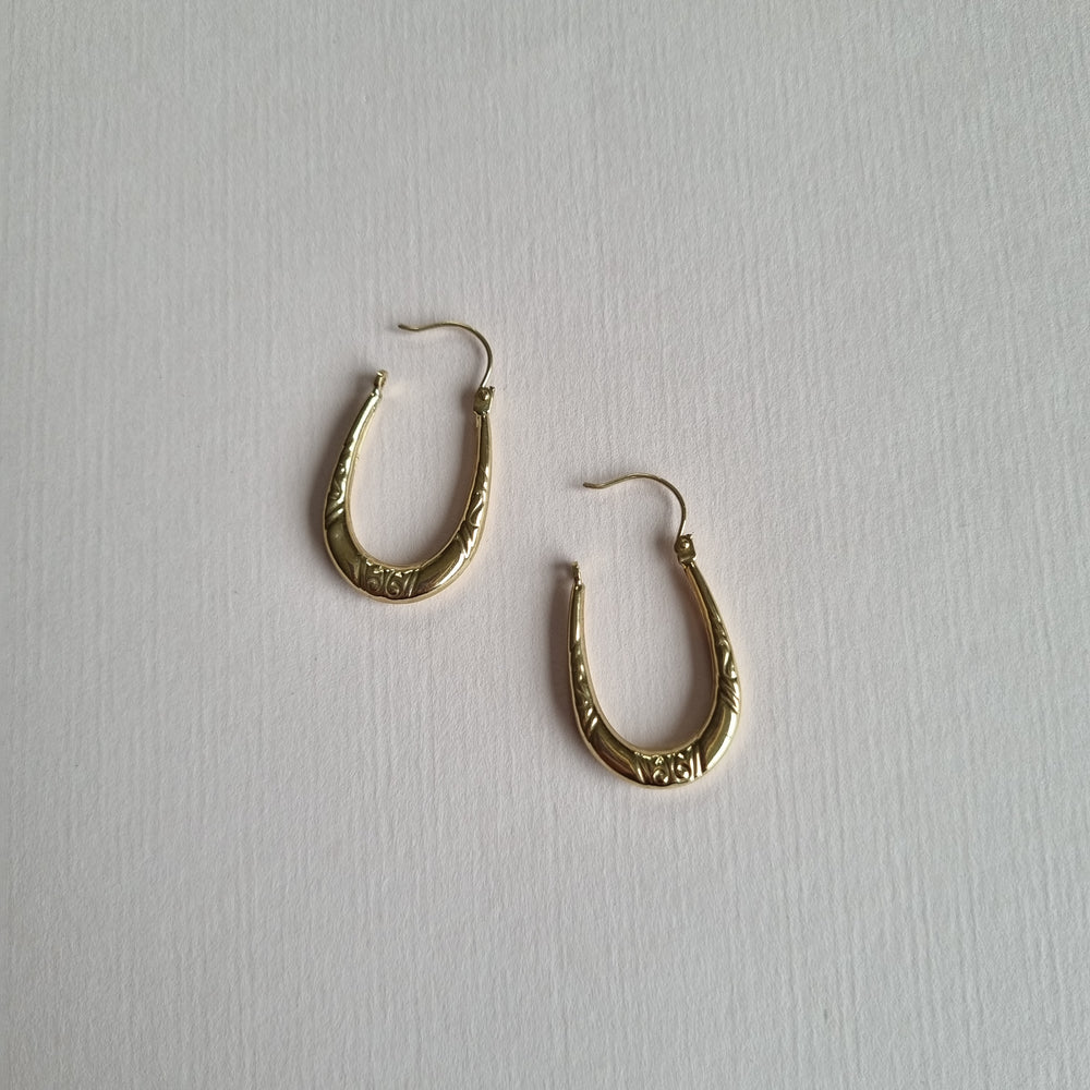 
                
                    Load image into Gallery viewer, Small oval patterned hoop earrings in 9kt gold
                
            