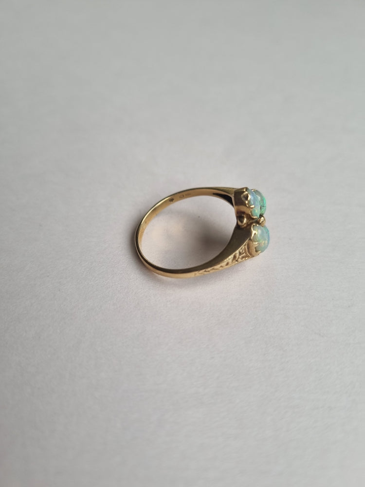 Opal clover with four oval leaves in 9kt gold engraved setting