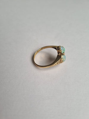 
                
                    Load image into Gallery viewer, Opal clover with four oval leaves in 9kt gold engraved setting
                
            