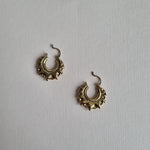 Dotted detailed small hoop earrings in 9kt gold