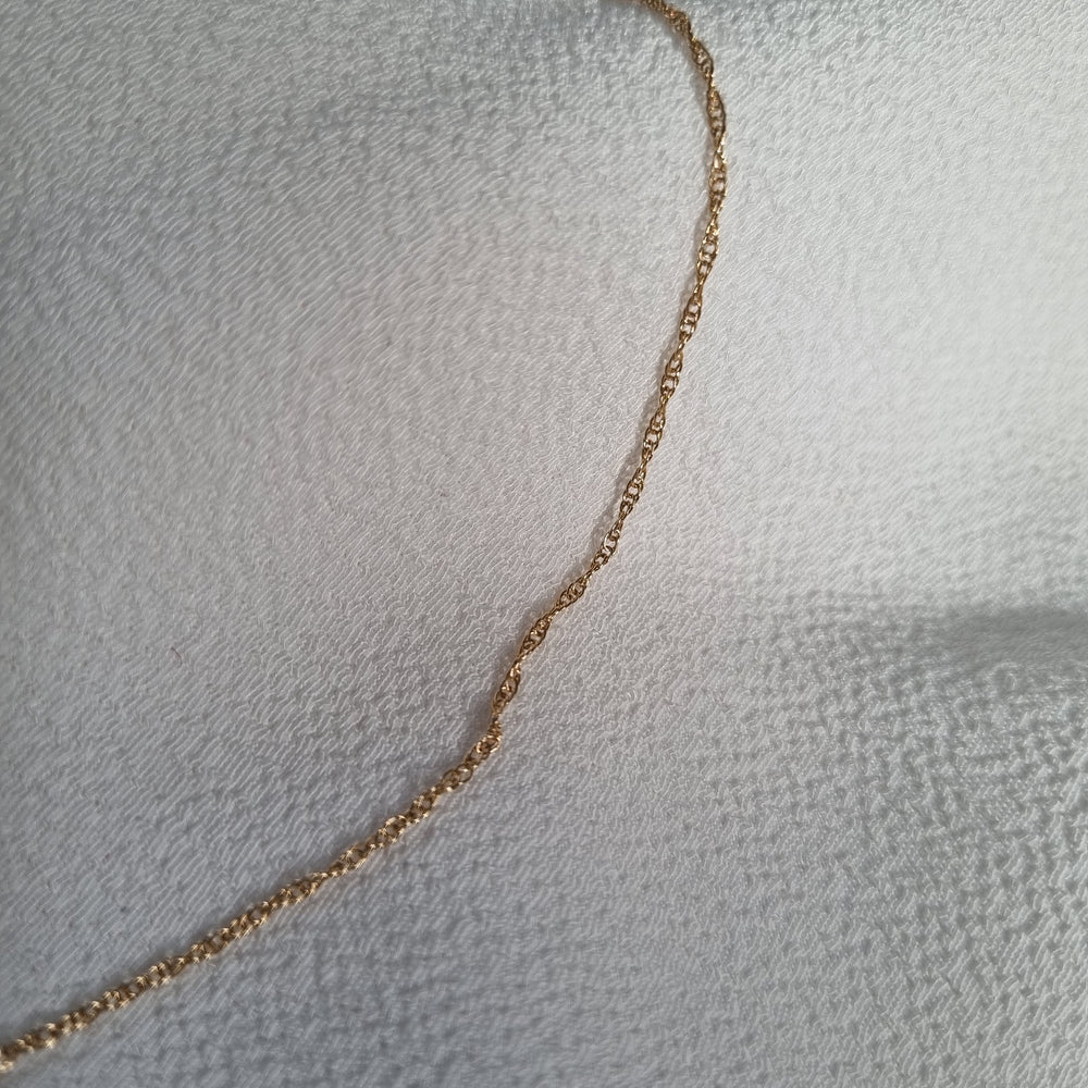 E. Fine prince of wales chain in 9kt gold - 45 cm long