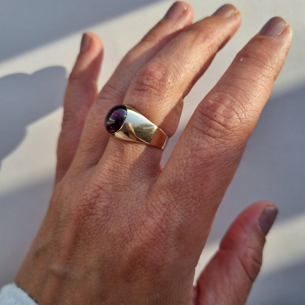 Garnet cabochon signet ring in 14kt rose gold