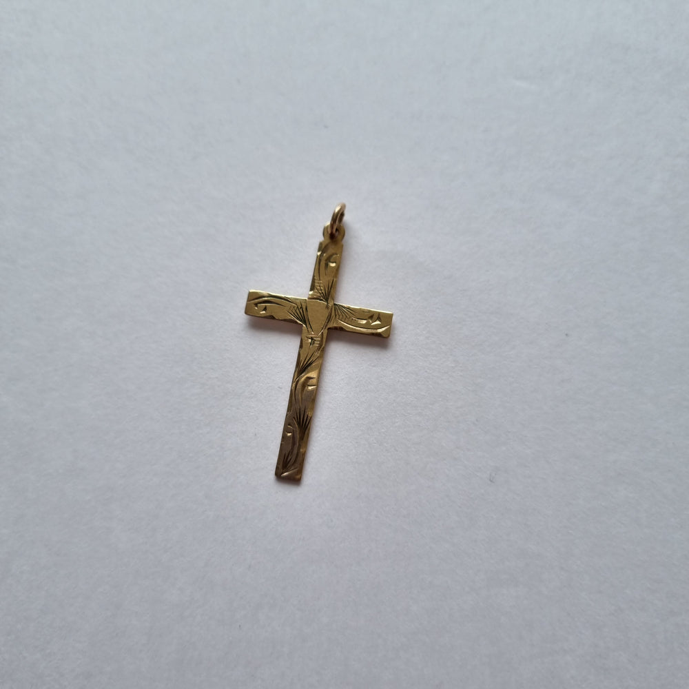 
                
                    Load image into Gallery viewer, Medium engraved cross pendant
                
            