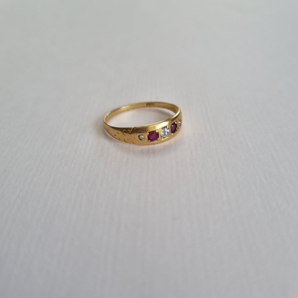 Ruby and diamond band ring 18kt