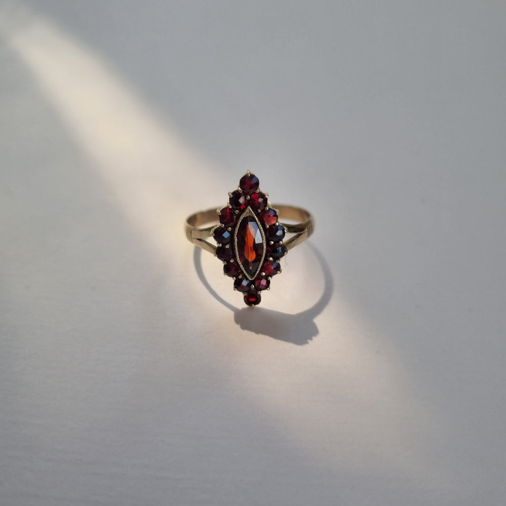 Marquise-cut garnet ring in 9kt gold