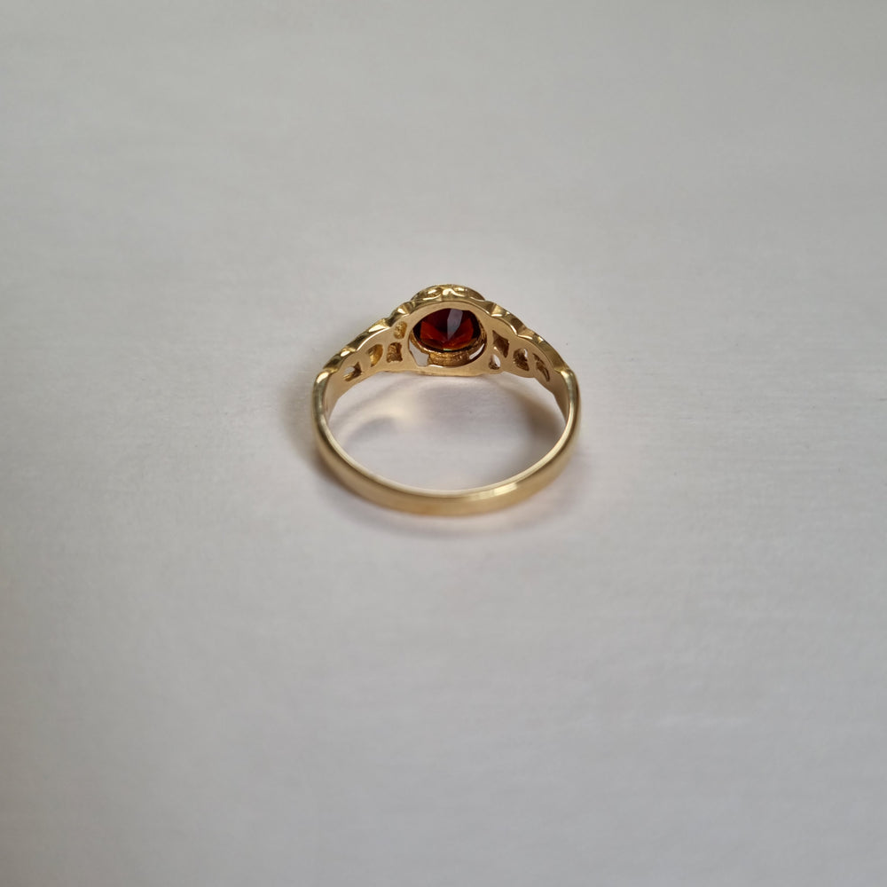 
                
                    Load image into Gallery viewer, 9kt gold garnet in scrolling engraved setting
                
            