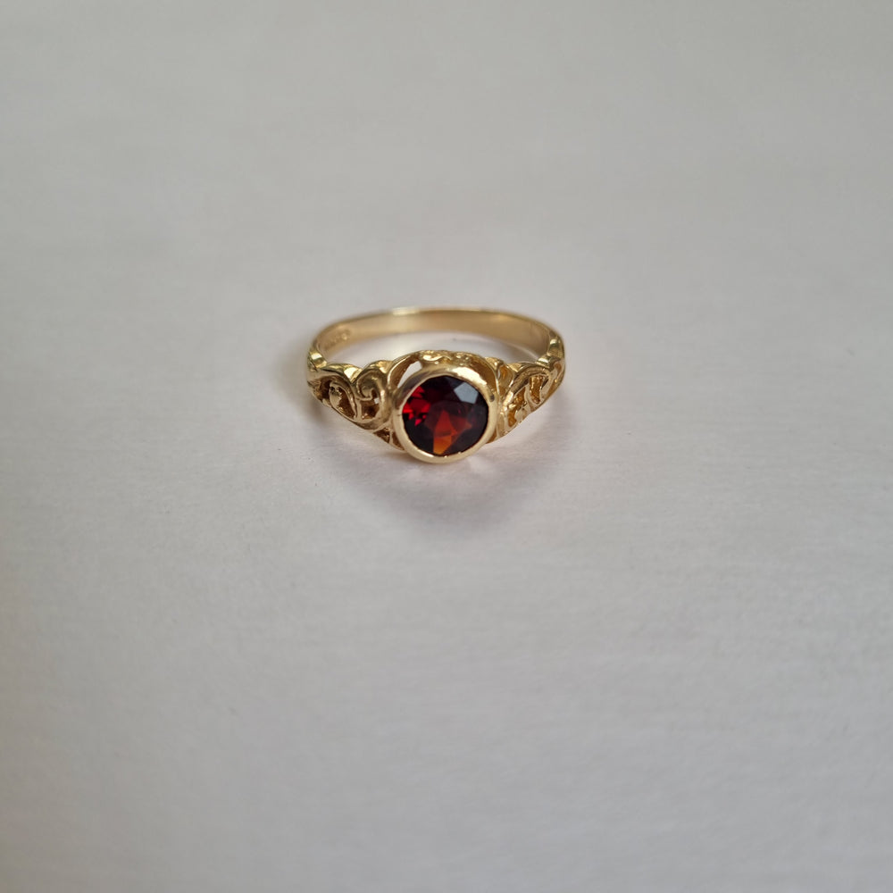 
                
                    Load image into Gallery viewer, 9kt gold garnet in scrolling engraved setting
                
            