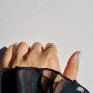 
                
                    Load image into Gallery viewer, Stunning sapphire and diamond flower ring in 14kt gold
                
            