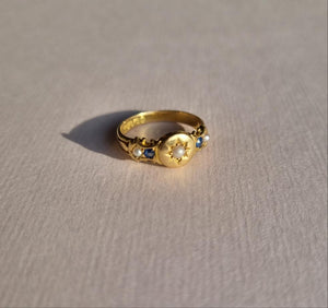 Antique 18kt gold sapphire and pearl star-set detailed ring