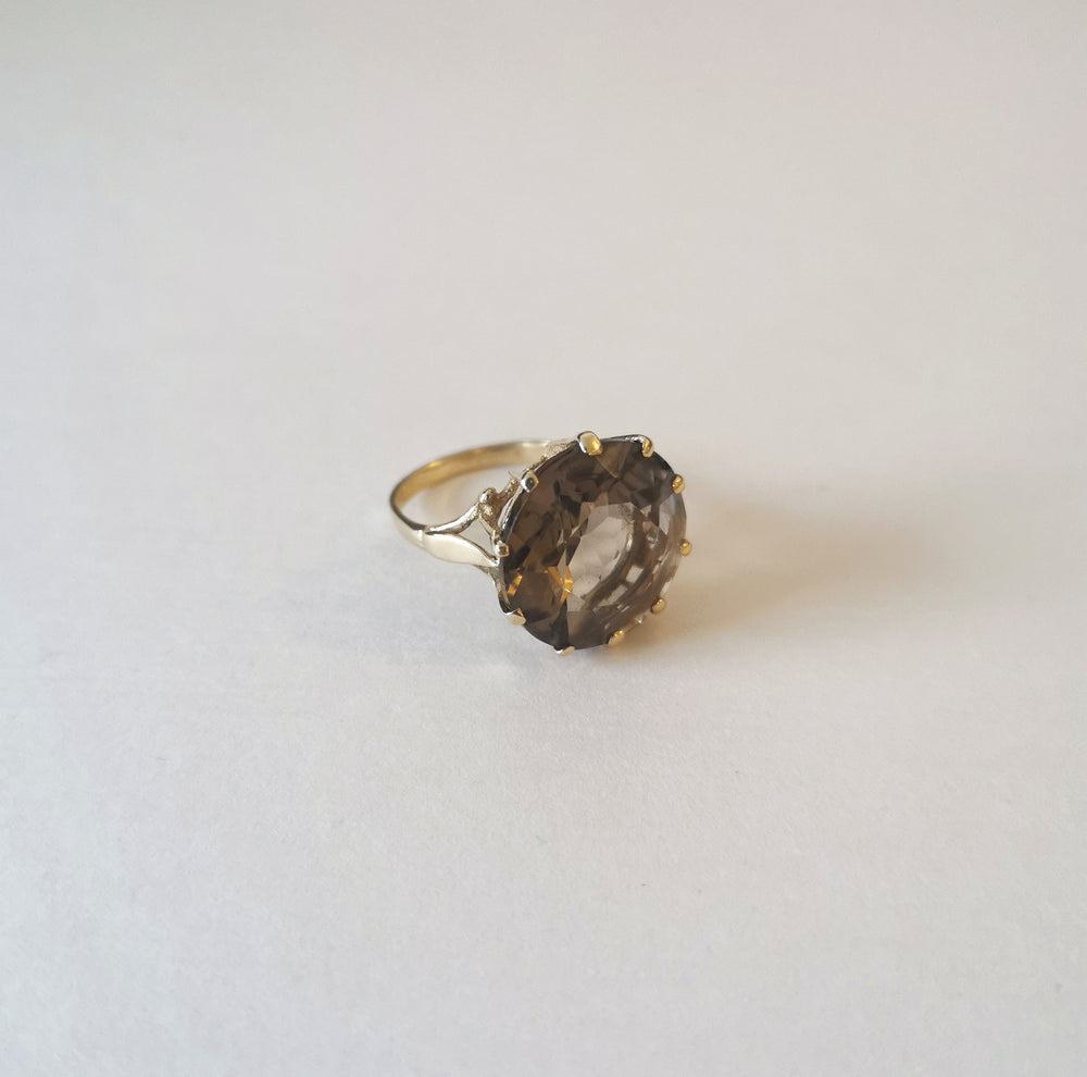 Bold round-cut smokey quartz in 9kt gold claw setting